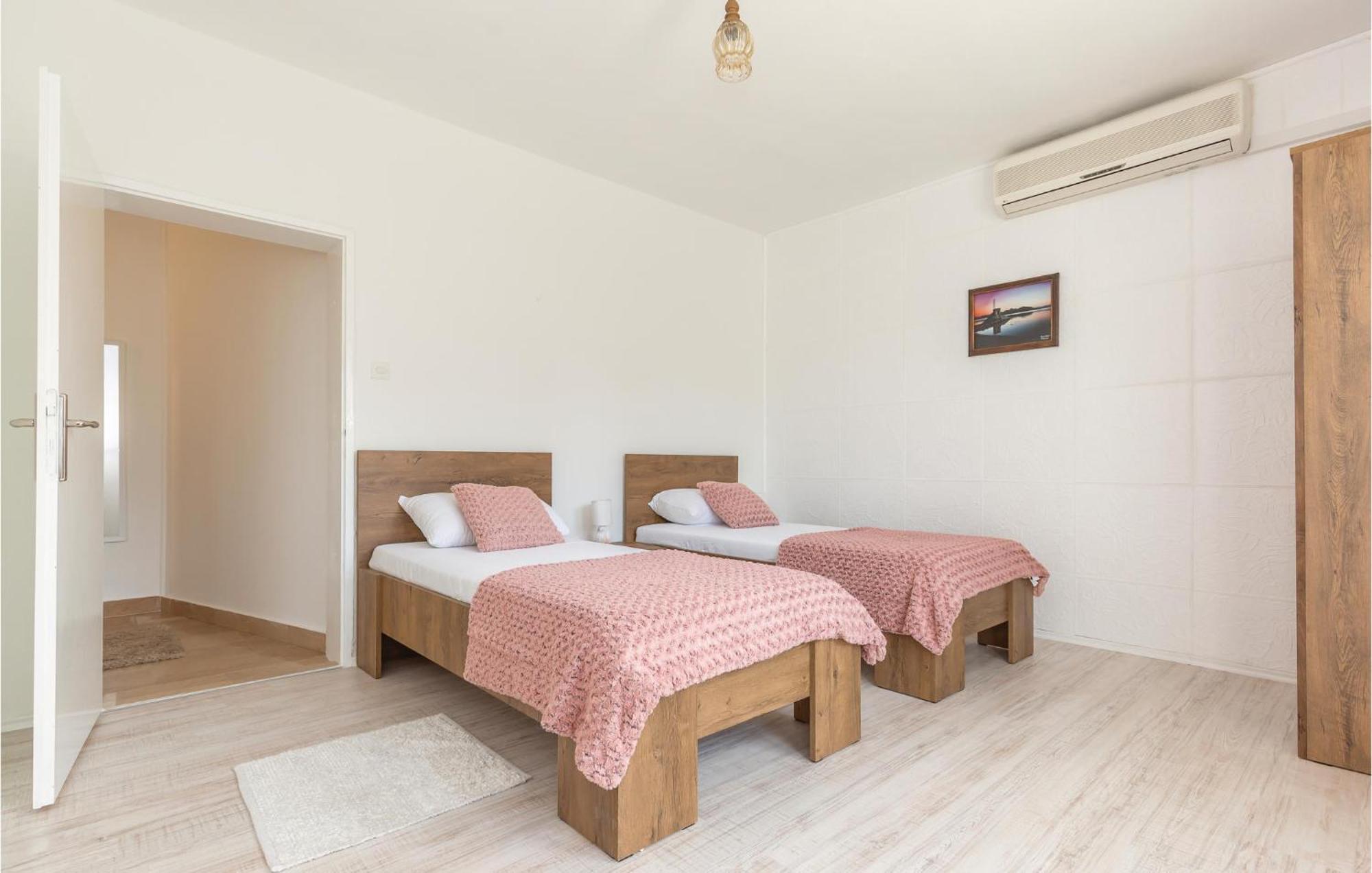 Two-Bedroom Apartment in Metković Buitenkant foto
